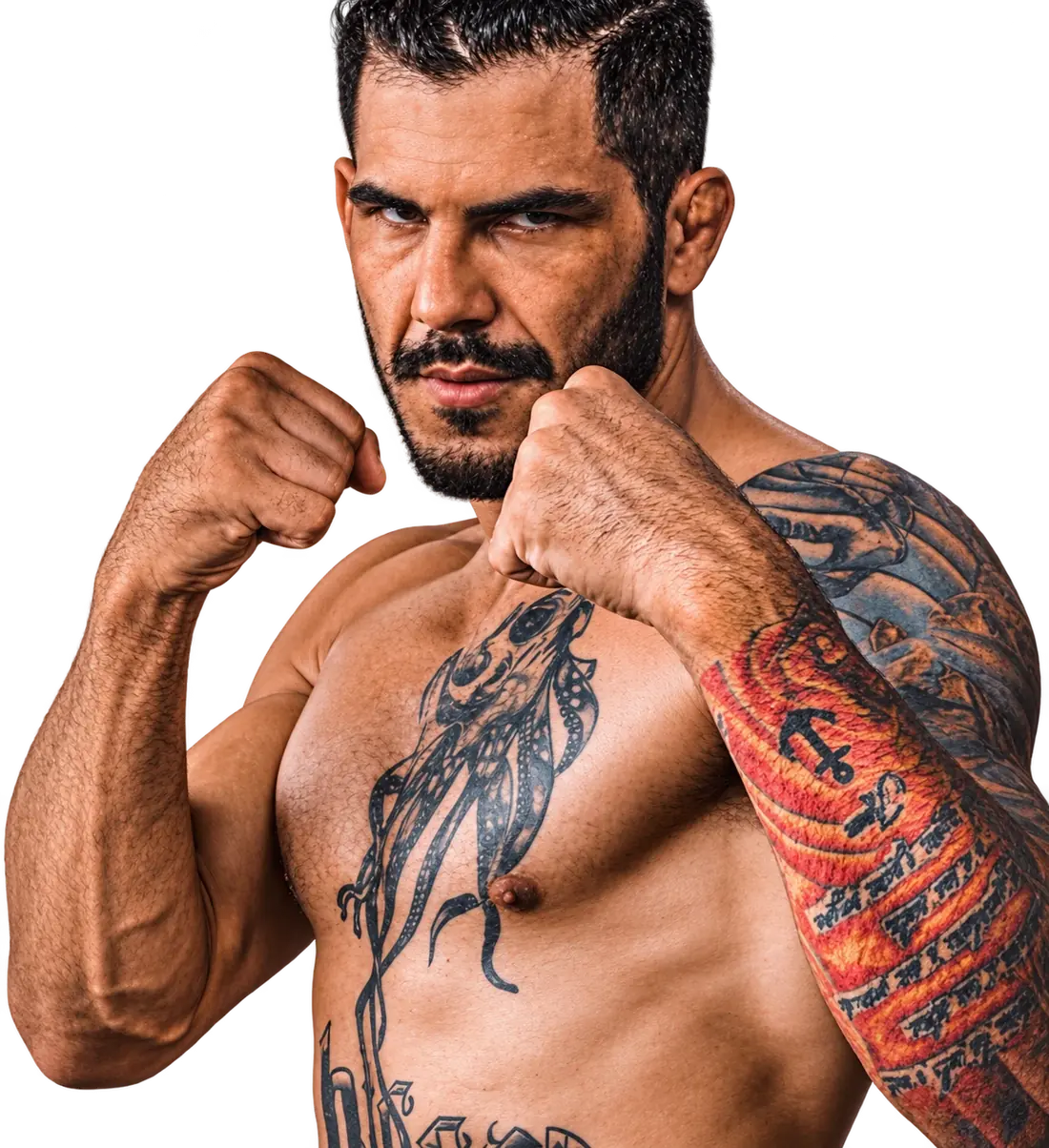 Retrato de Kevem em guarda, sem camisa, com as tatuagens à mostra