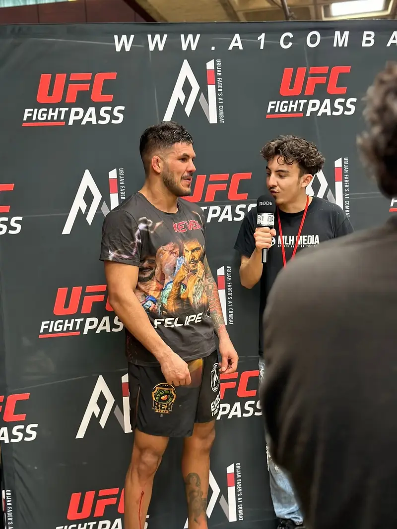 Kevem dá entrevista depois da luta no A1 Combat