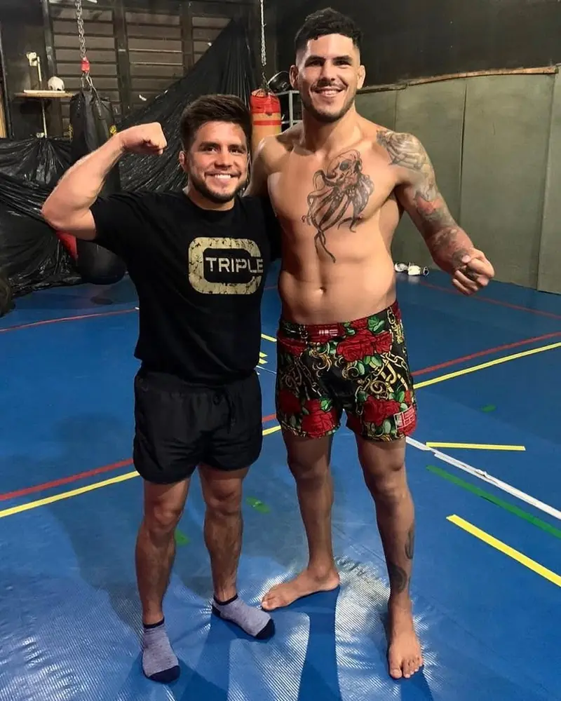 Kevem com um parceiro de treino na academia
