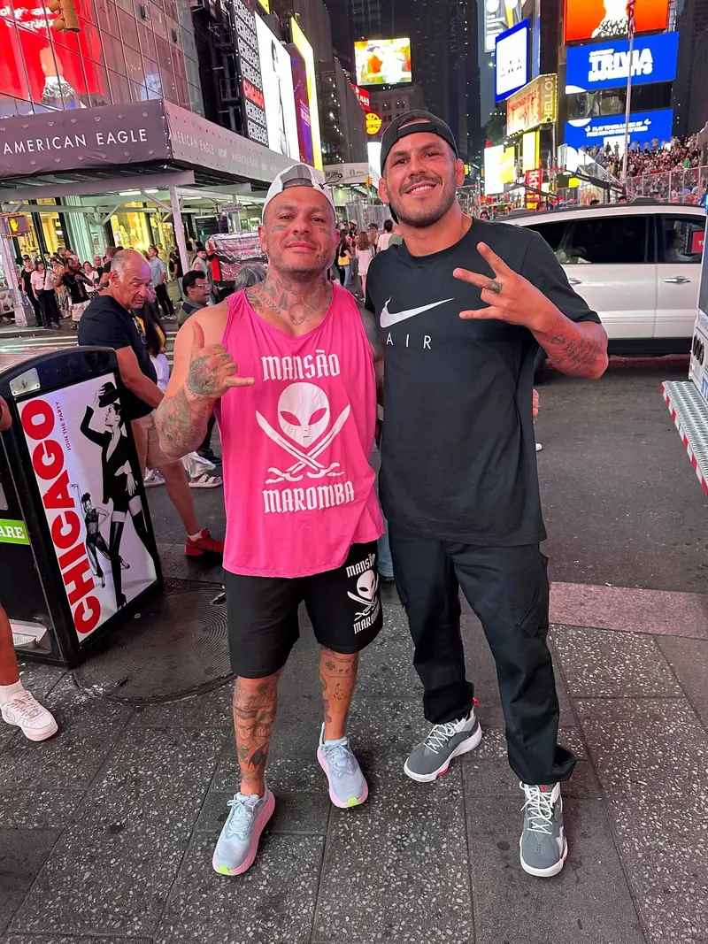 Kevem com um amigo em Nova York