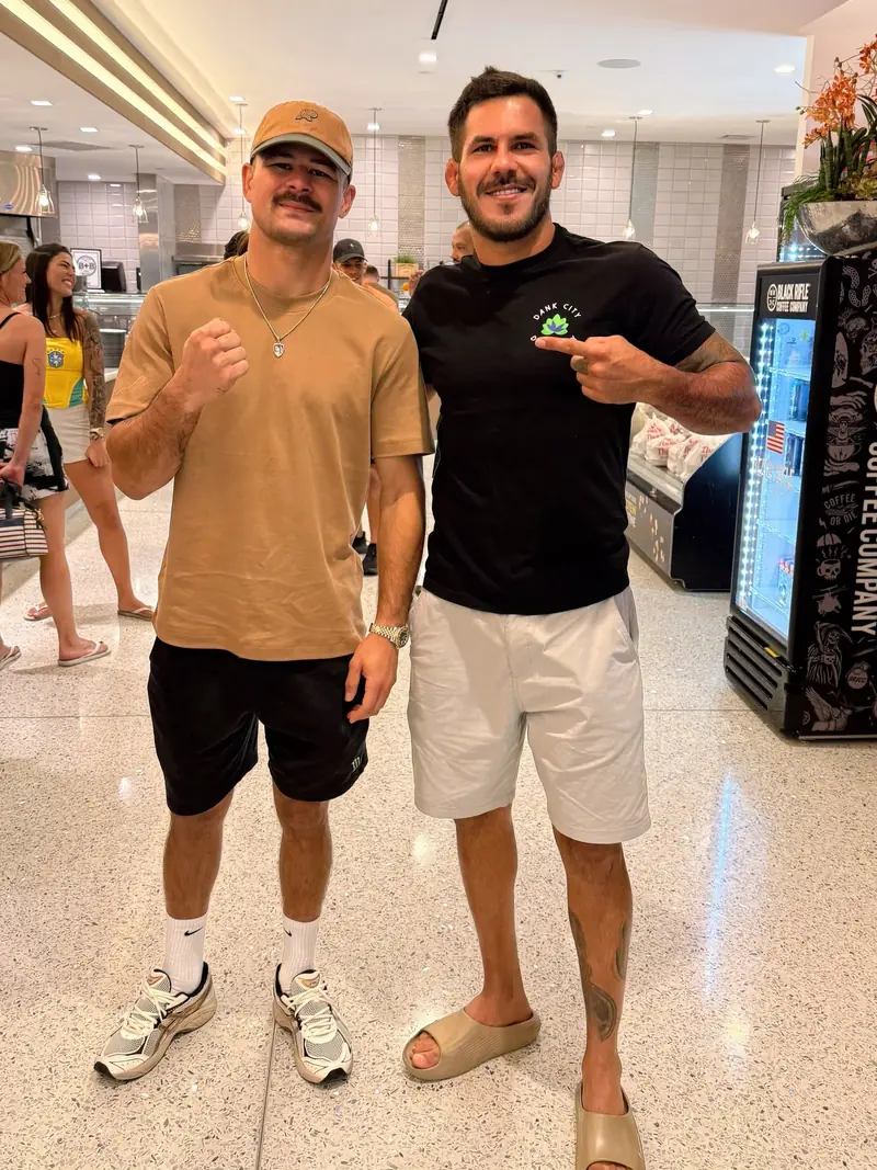 Kevem com um amigo
