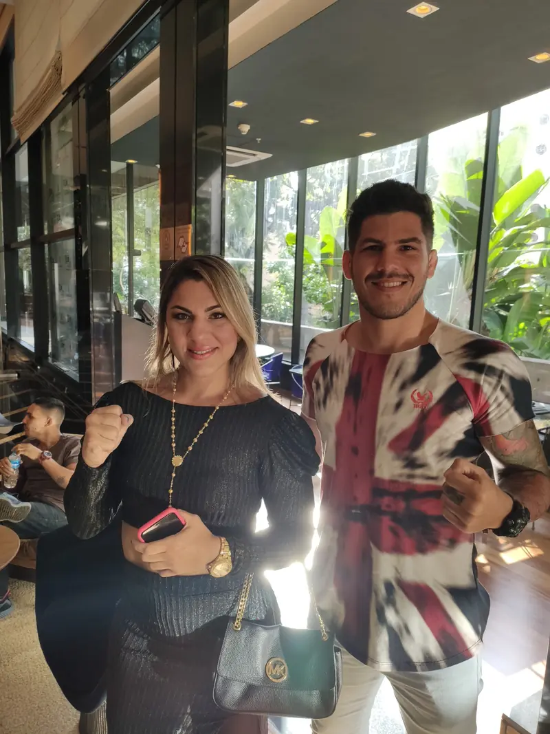 Kevem com uma amiga